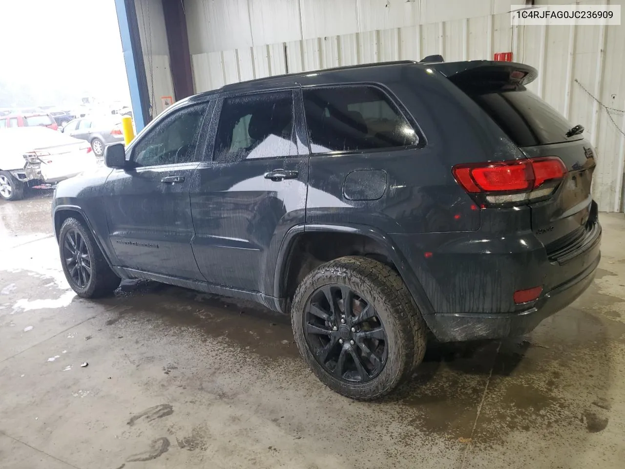 1C4RJFAG0JC236909 2018 Jeep Grand Cherokee Laredo