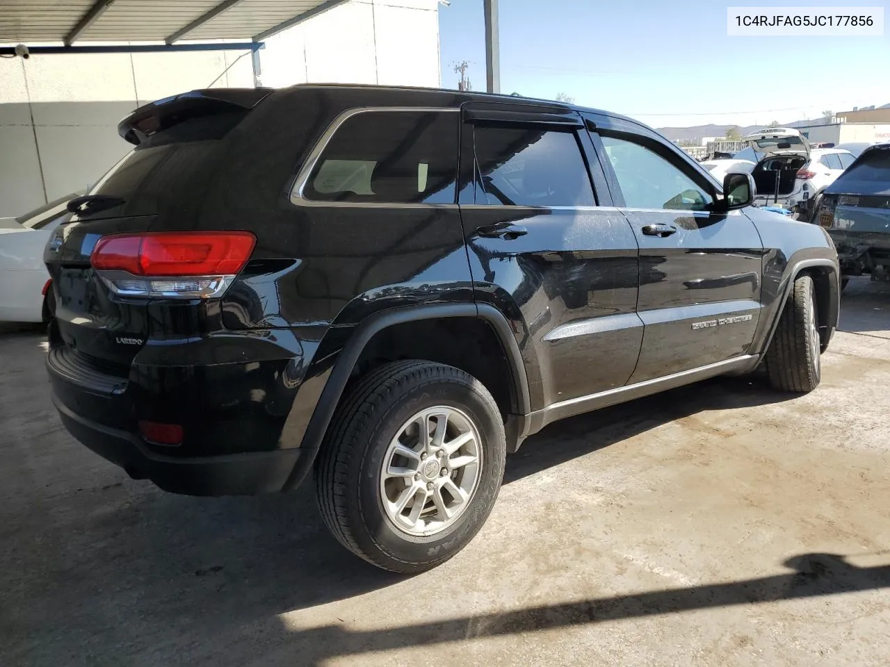 1C4RJFAG5JC177856 2018 Jeep Grand Cherokee Laredo