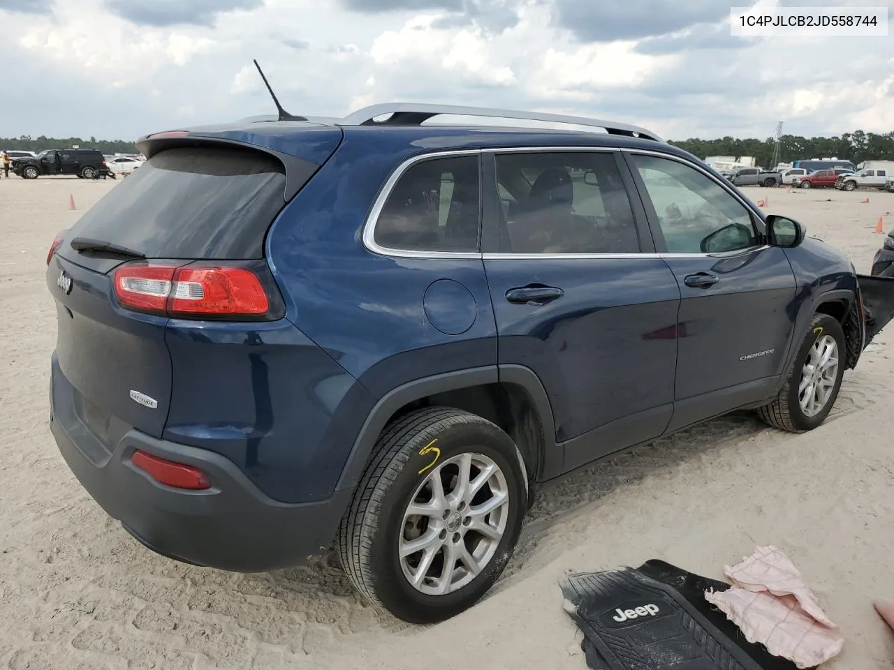 1C4PJLCB2JD558744 2018 Jeep Cherokee Latitude