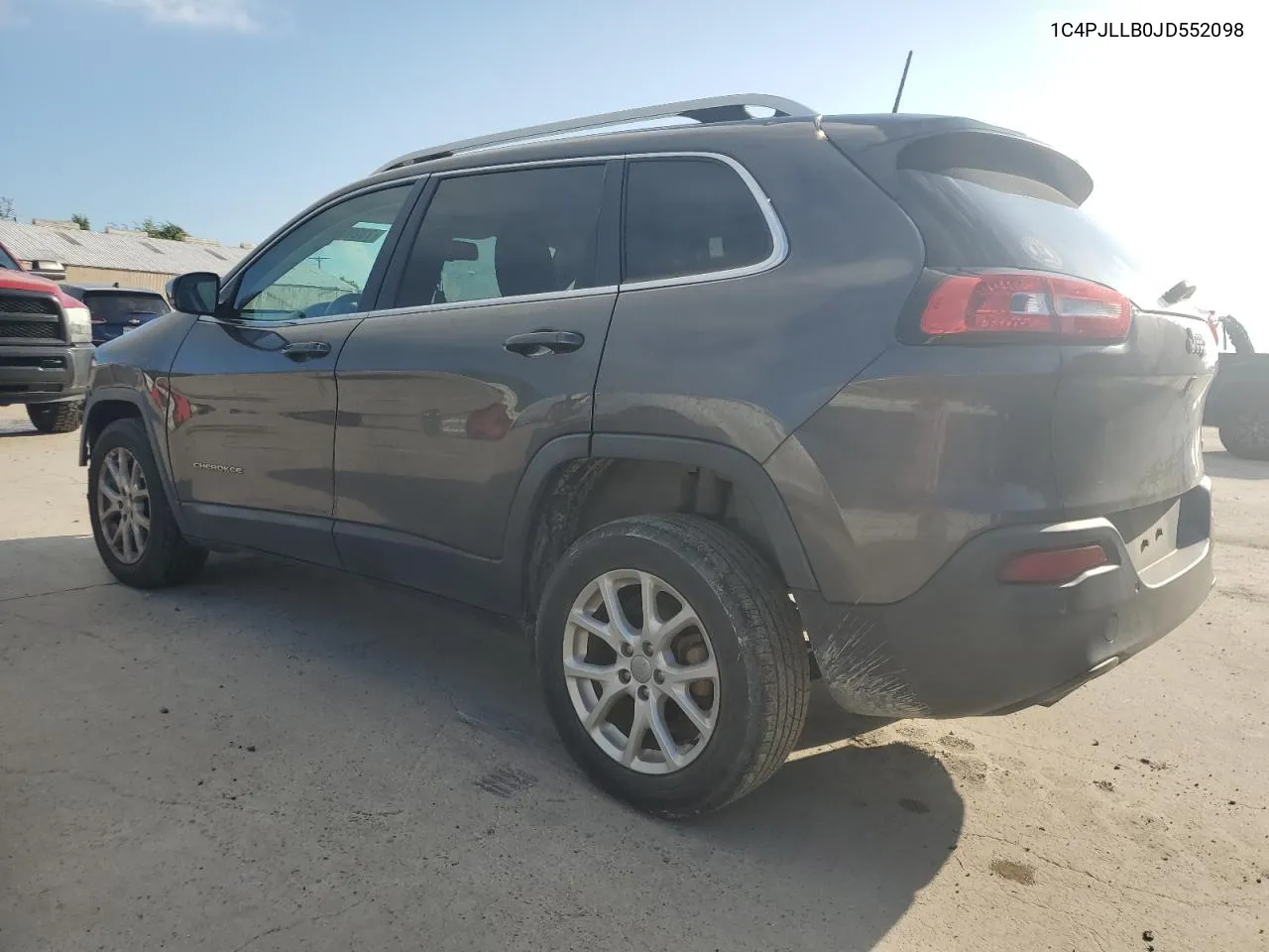 1C4PJLLB0JD552098 2018 Jeep Cherokee Latitude Plus