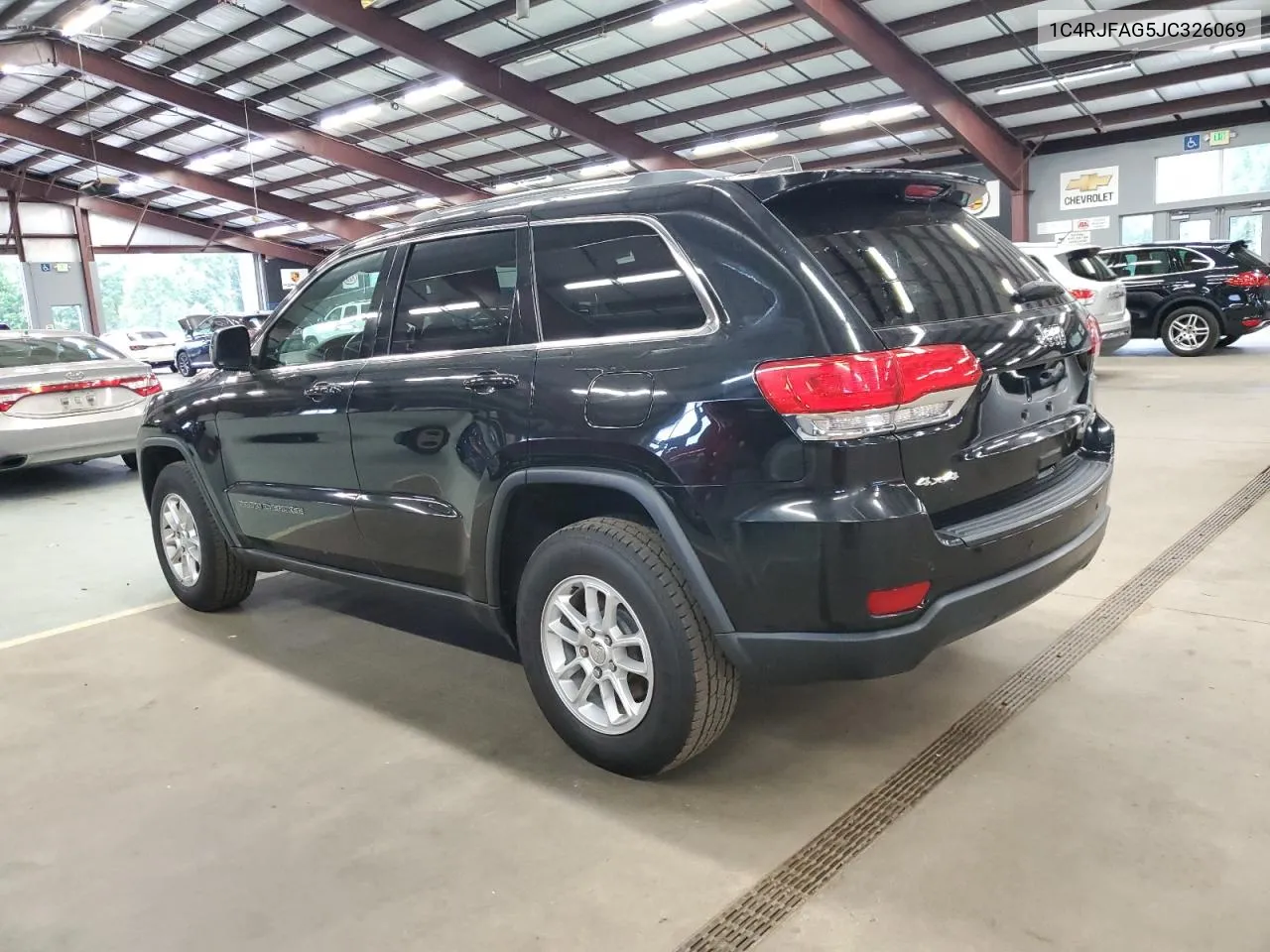 1C4RJFAG5JC326069 2018 Jeep Grand Cherokee Laredo