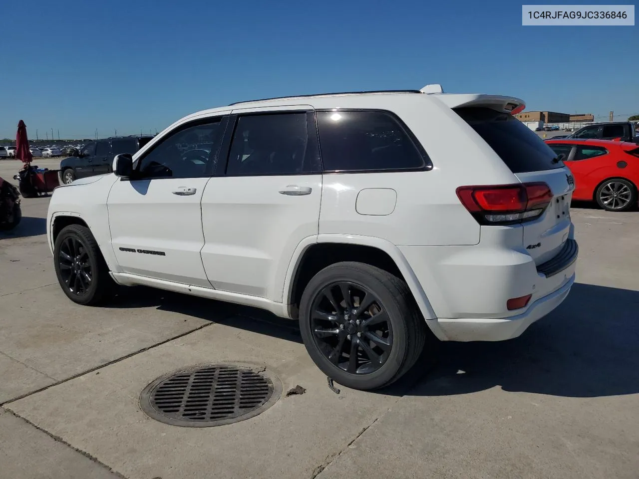 1C4RJFAG9JC336846 2018 Jeep Grand Cherokee Laredo