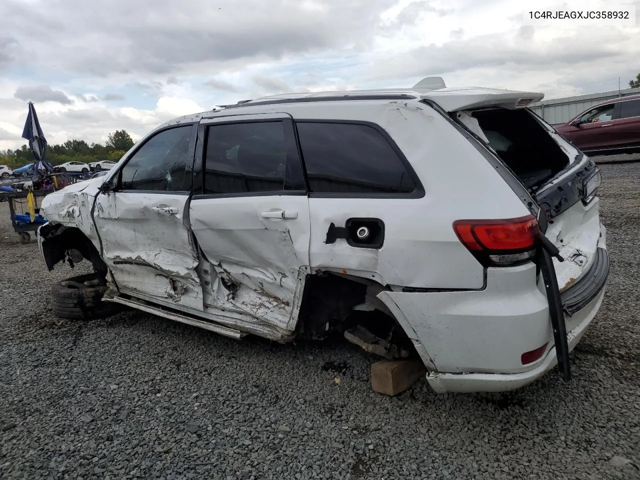 1C4RJEAGXJC358932 2018 Jeep Grand Cherokee Laredo