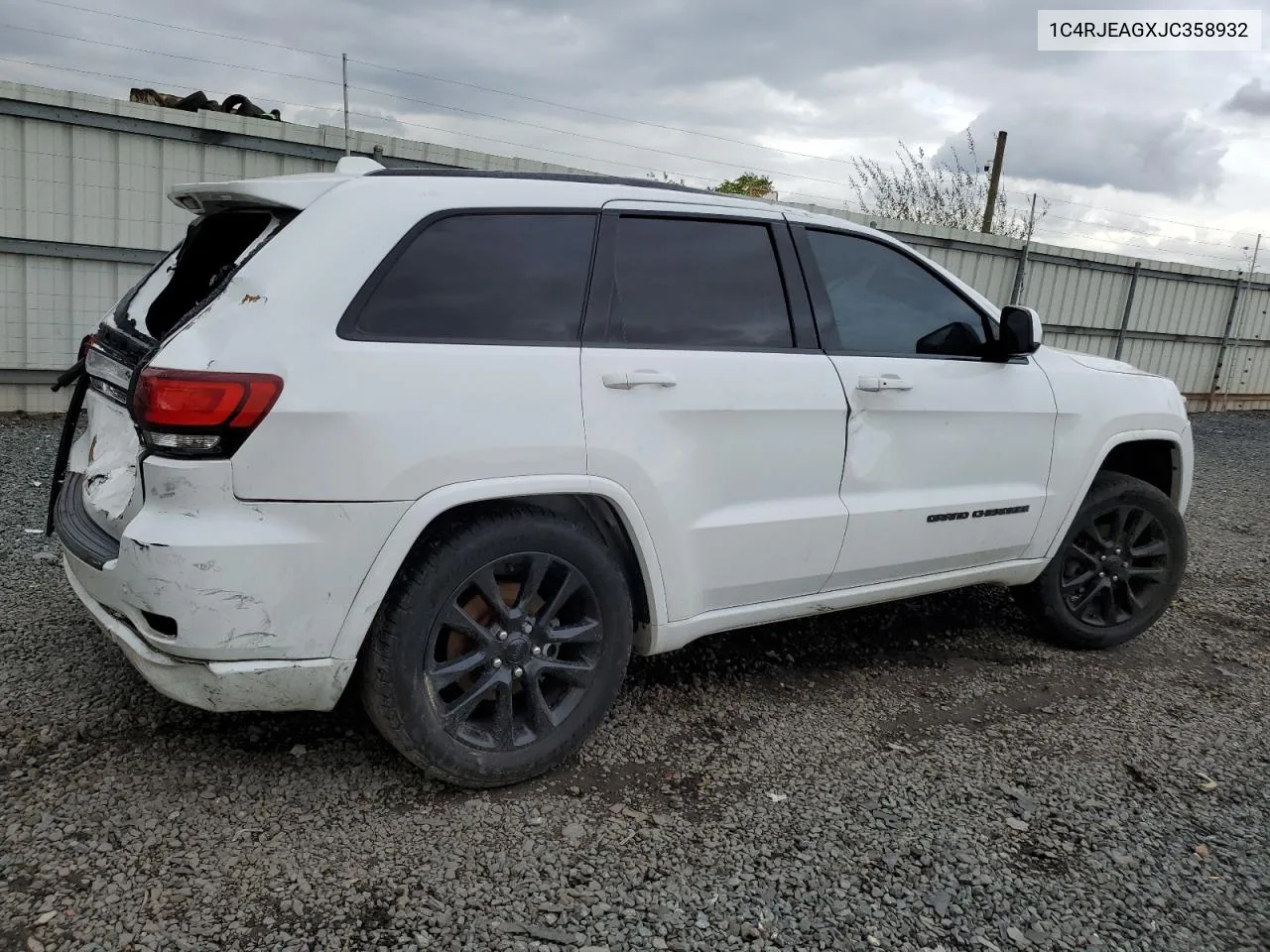 1C4RJEAGXJC358932 2018 Jeep Grand Cherokee Laredo