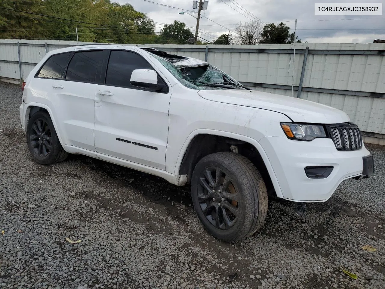 1C4RJEAGXJC358932 2018 Jeep Grand Cherokee Laredo