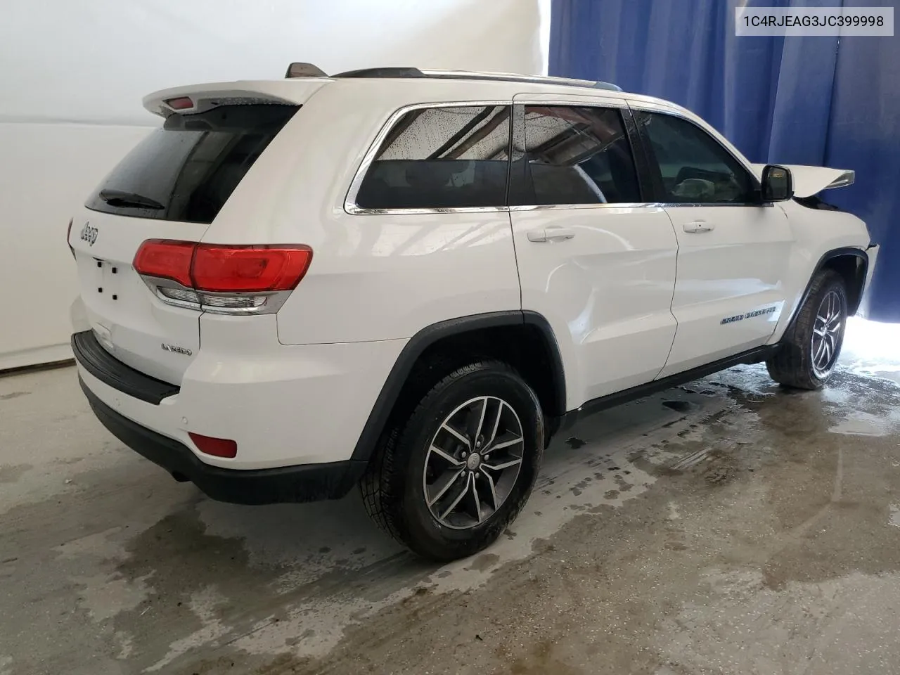 1C4RJEAG3JC399998 2018 Jeep Grand Cherokee Laredo