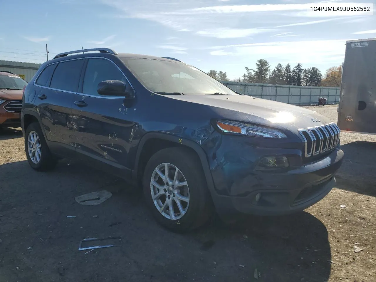 2018 Jeep Cherokee Latitude Plus VIN: 1C4PJMLX9JD562582 Lot: 77194544