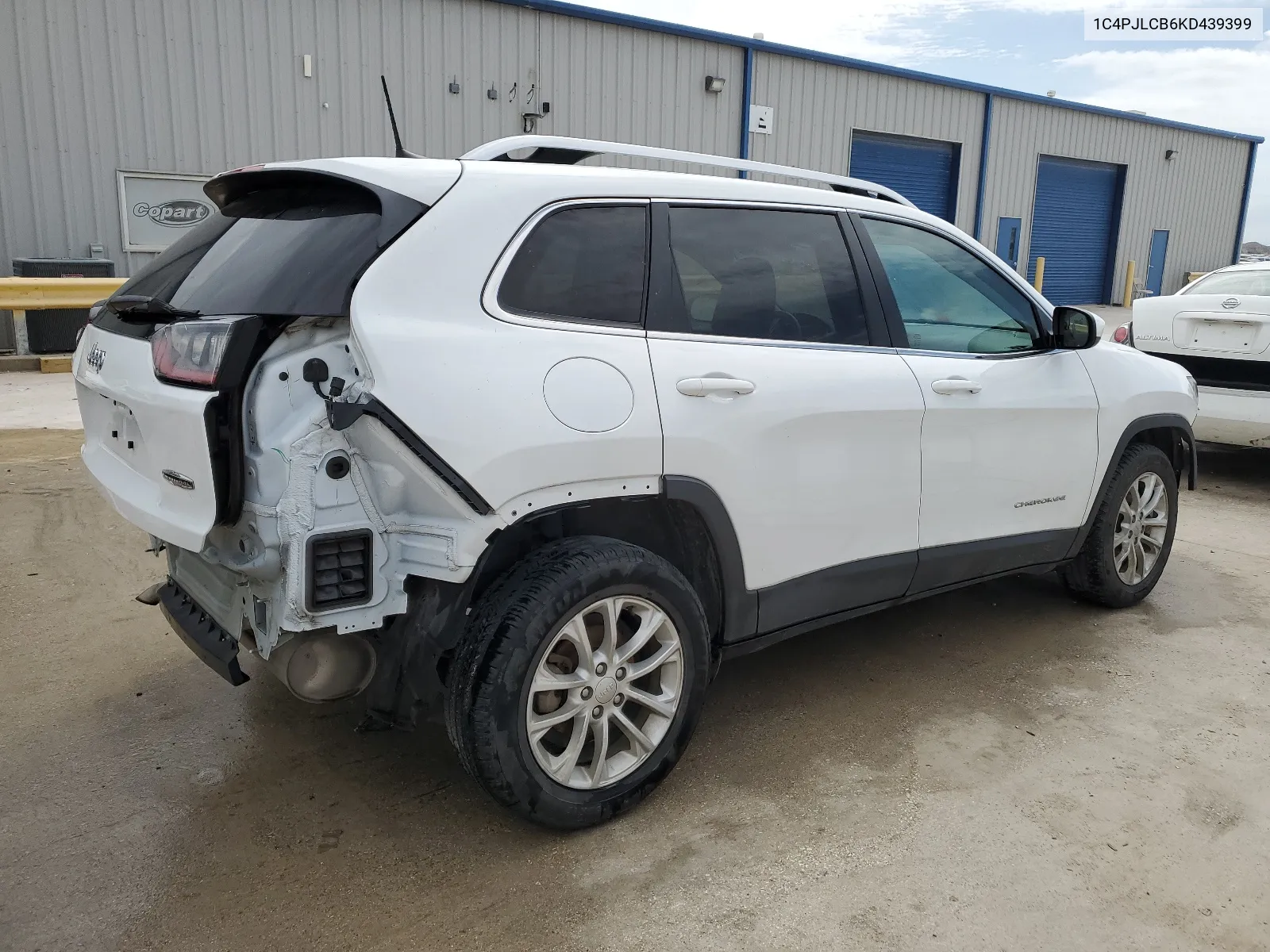 1C4PJLCB6KD439399 2019 Jeep Cherokee Latitude