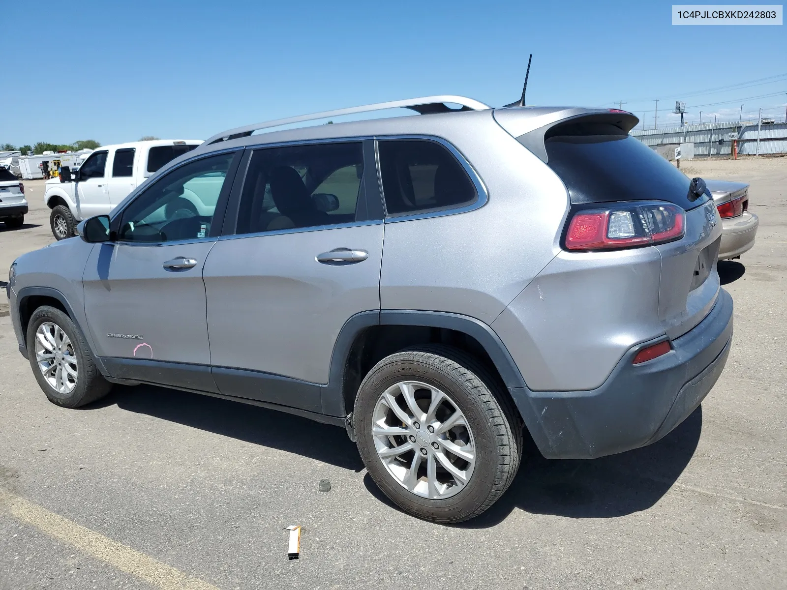 1C4PJLCBXKD242803 2019 Jeep Cherokee Latitude