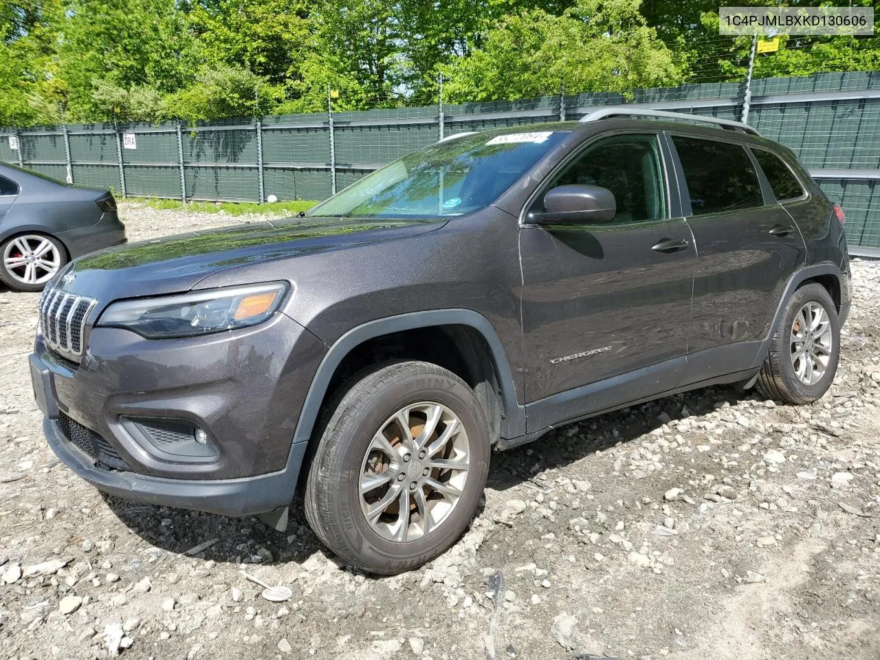 1C4PJMLBXKD130606 2019 Jeep Cherokee Latitude Plus