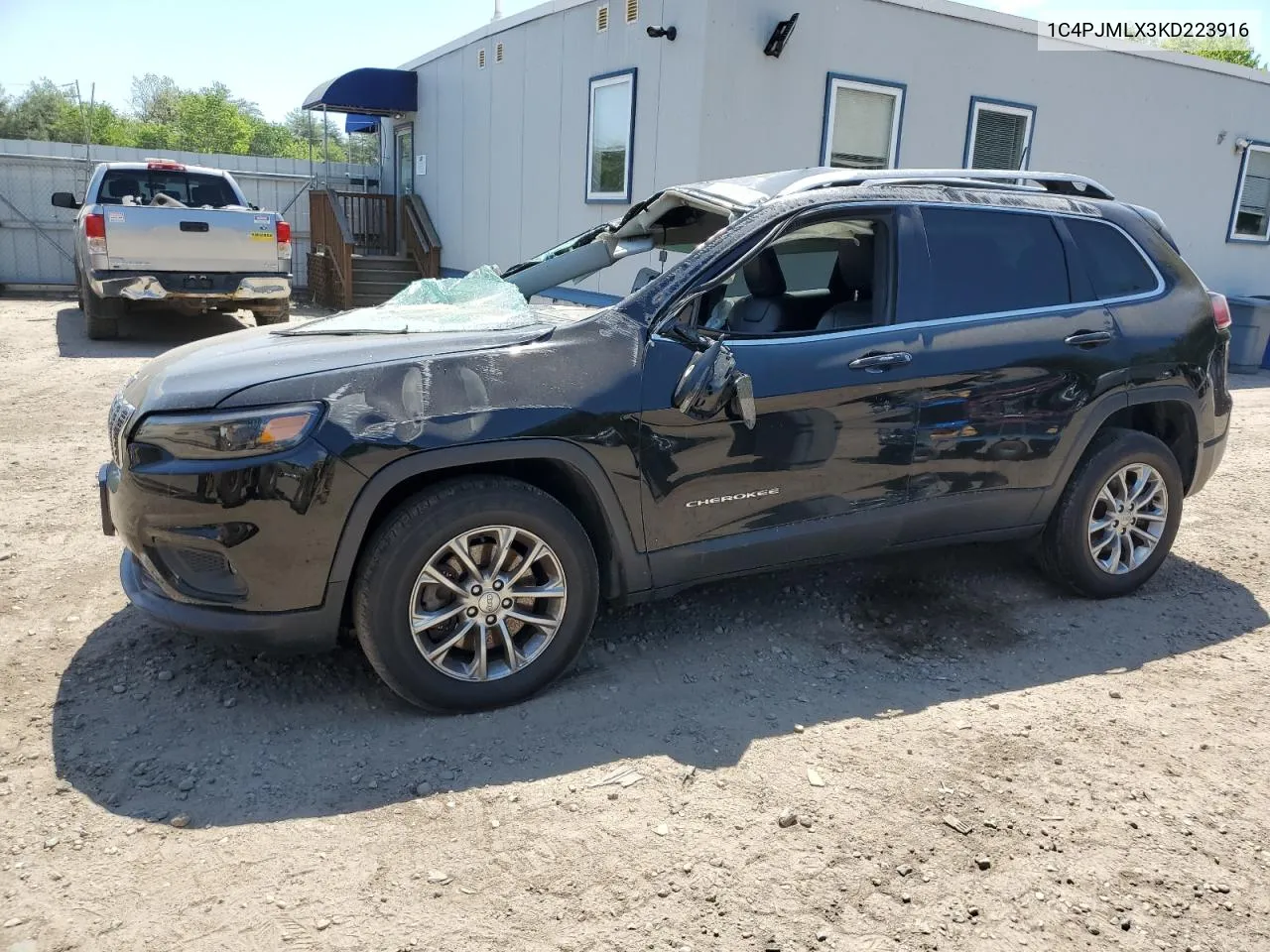 2019 Jeep Cherokee Latitude Plus VIN: 1C4PJMLX3KD223916 Lot: 57085134