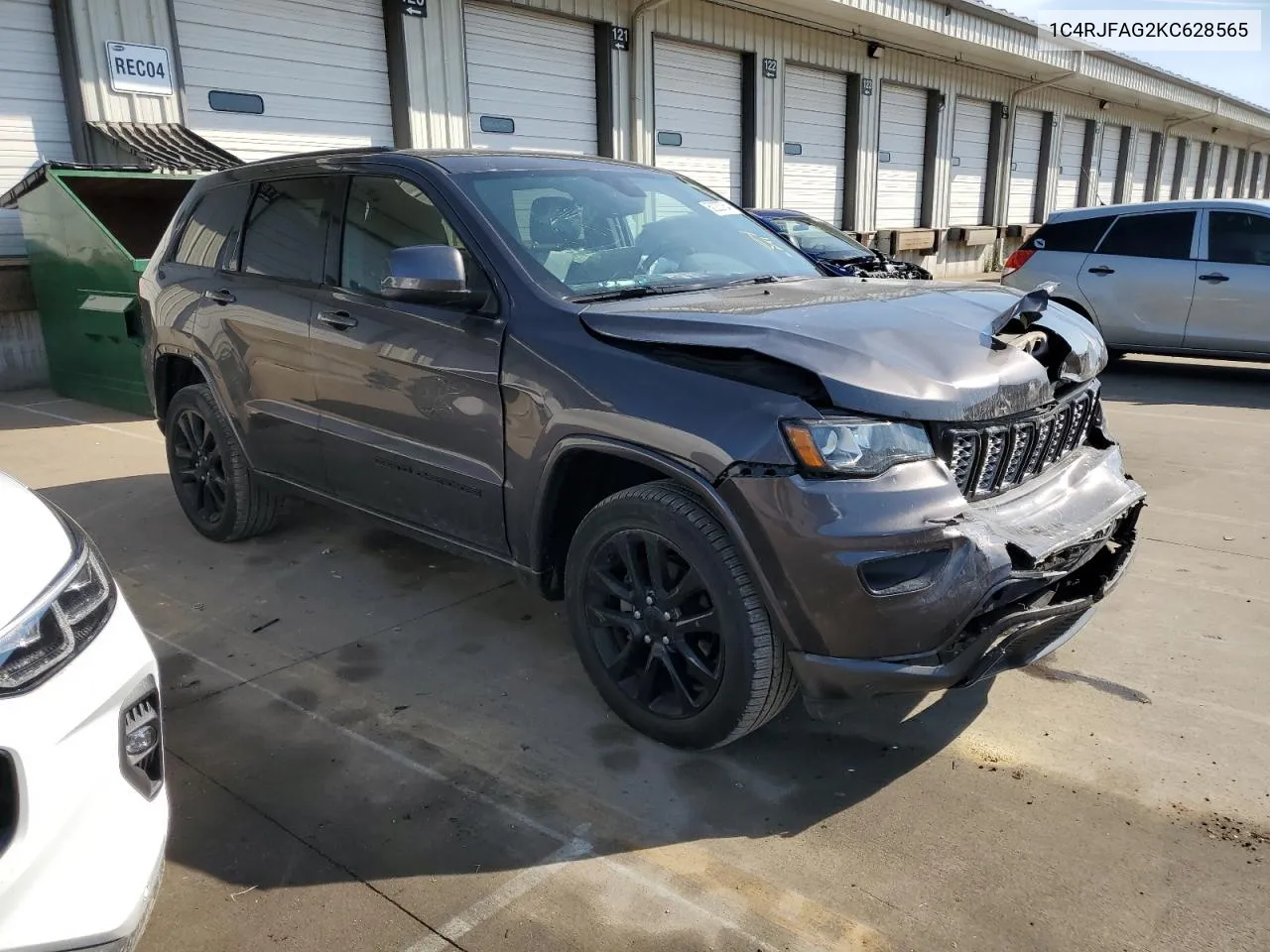 1C4RJFAG2KC628565 2019 Jeep Grand Cherokee Laredo