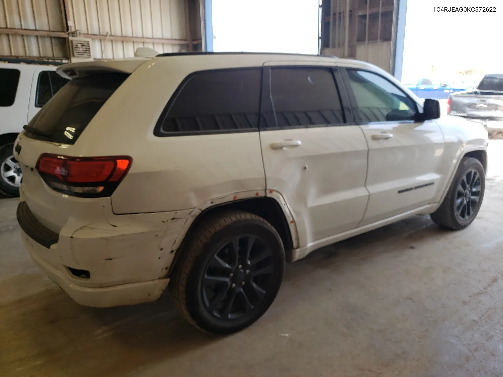 1C4RJEAG0KC572622 2019 Jeep Grand Cherokee Laredo