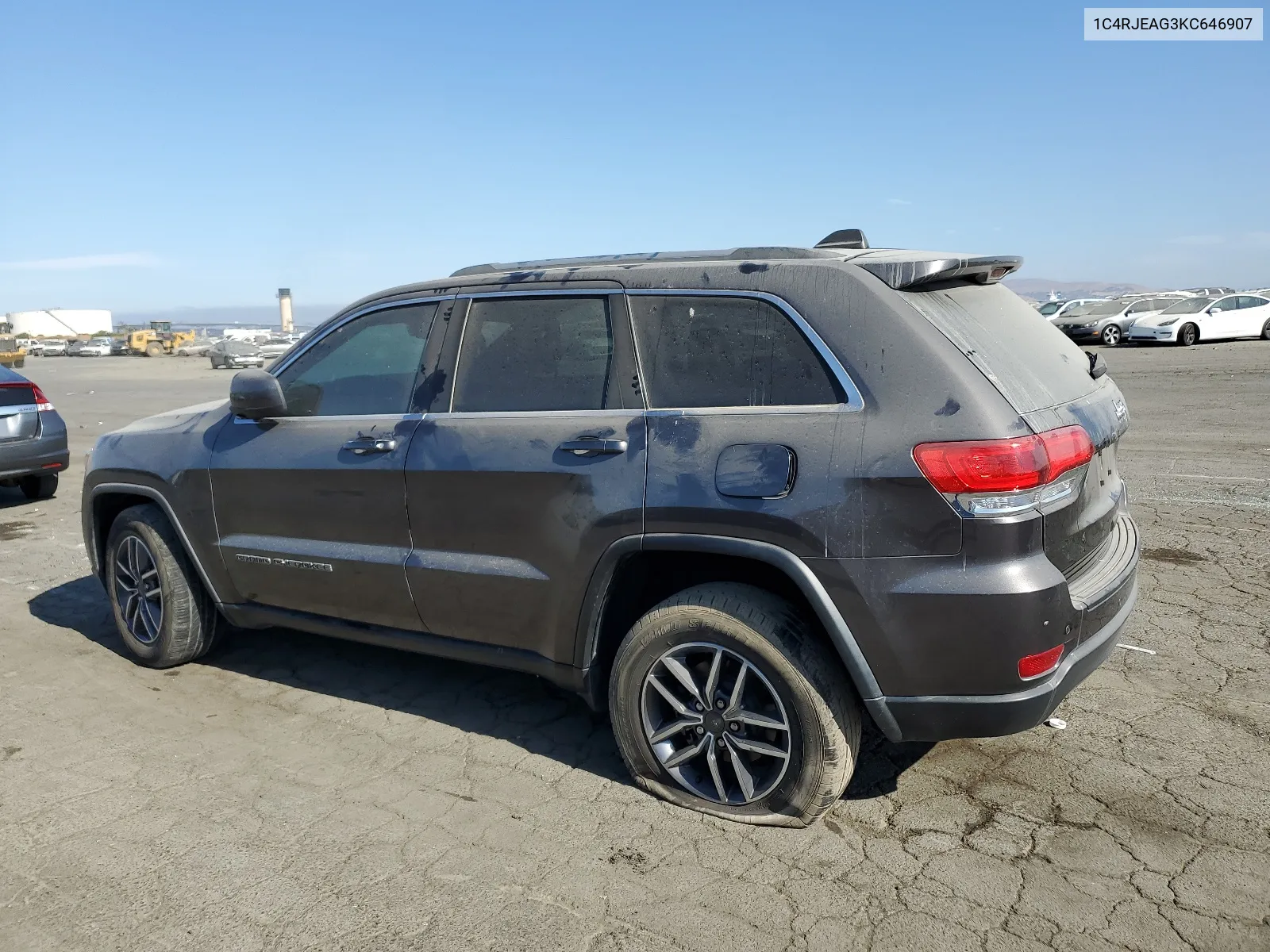 1C4RJEAG3KC646907 2019 Jeep Grand Cherokee Laredo