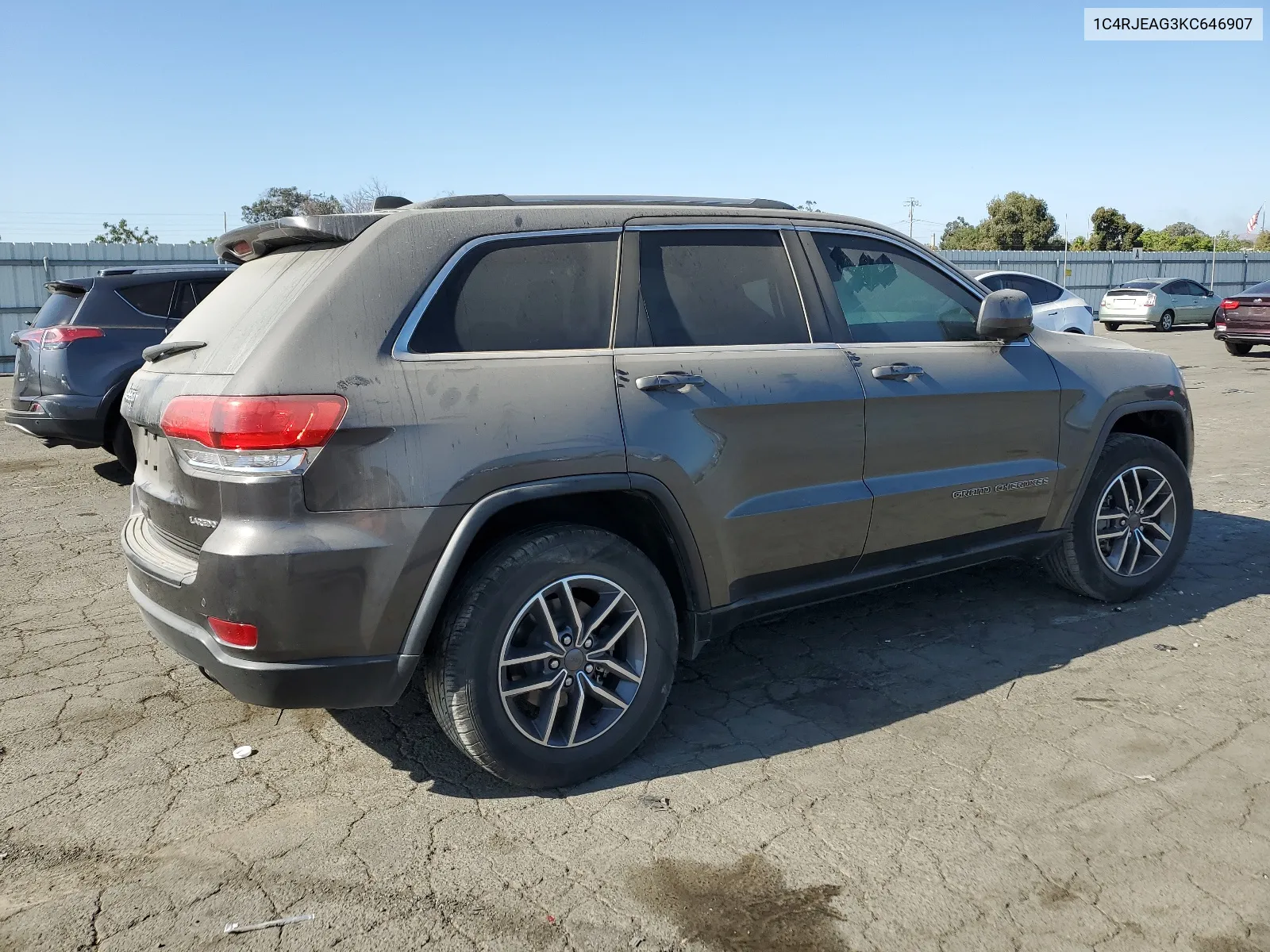 1C4RJEAG3KC646907 2019 Jeep Grand Cherokee Laredo