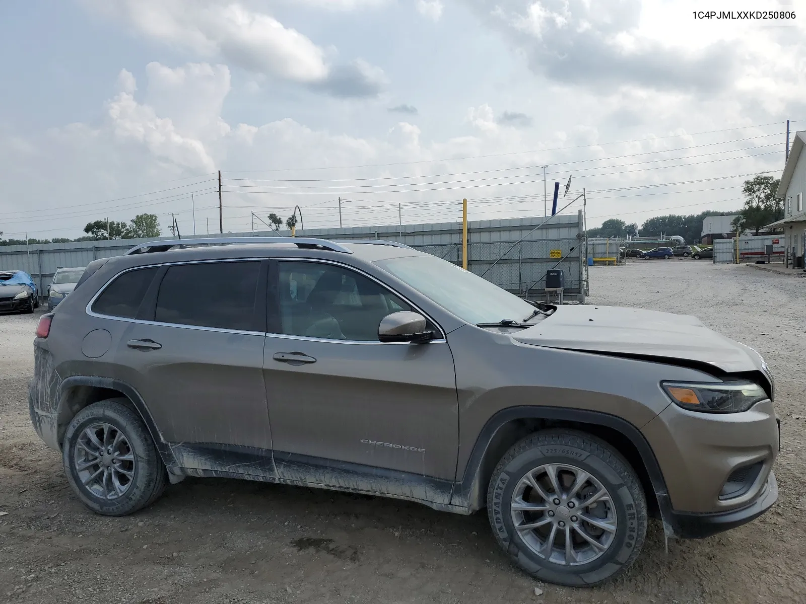 1C4PJMLXXKD250806 2019 Jeep Cherokee Latitude Plus