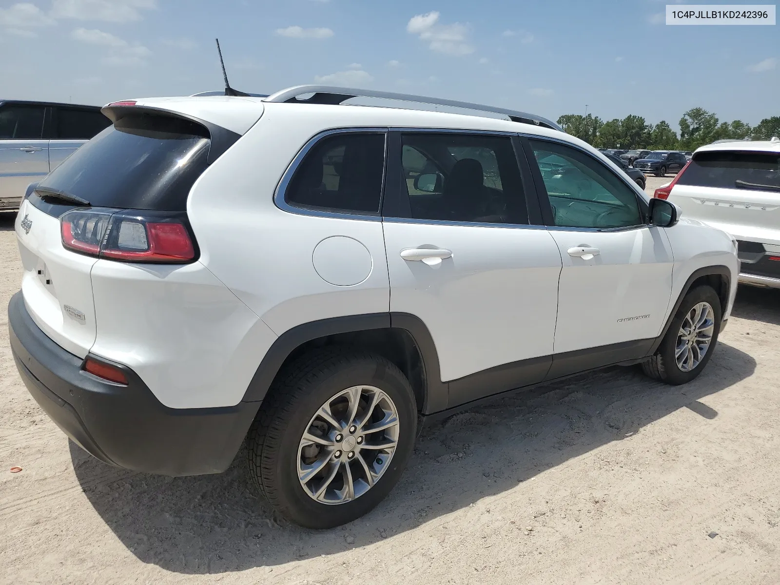 2019 Jeep Cherokee Latitude Plus VIN: 1C4PJLLB1KD242396 Lot: 65945594