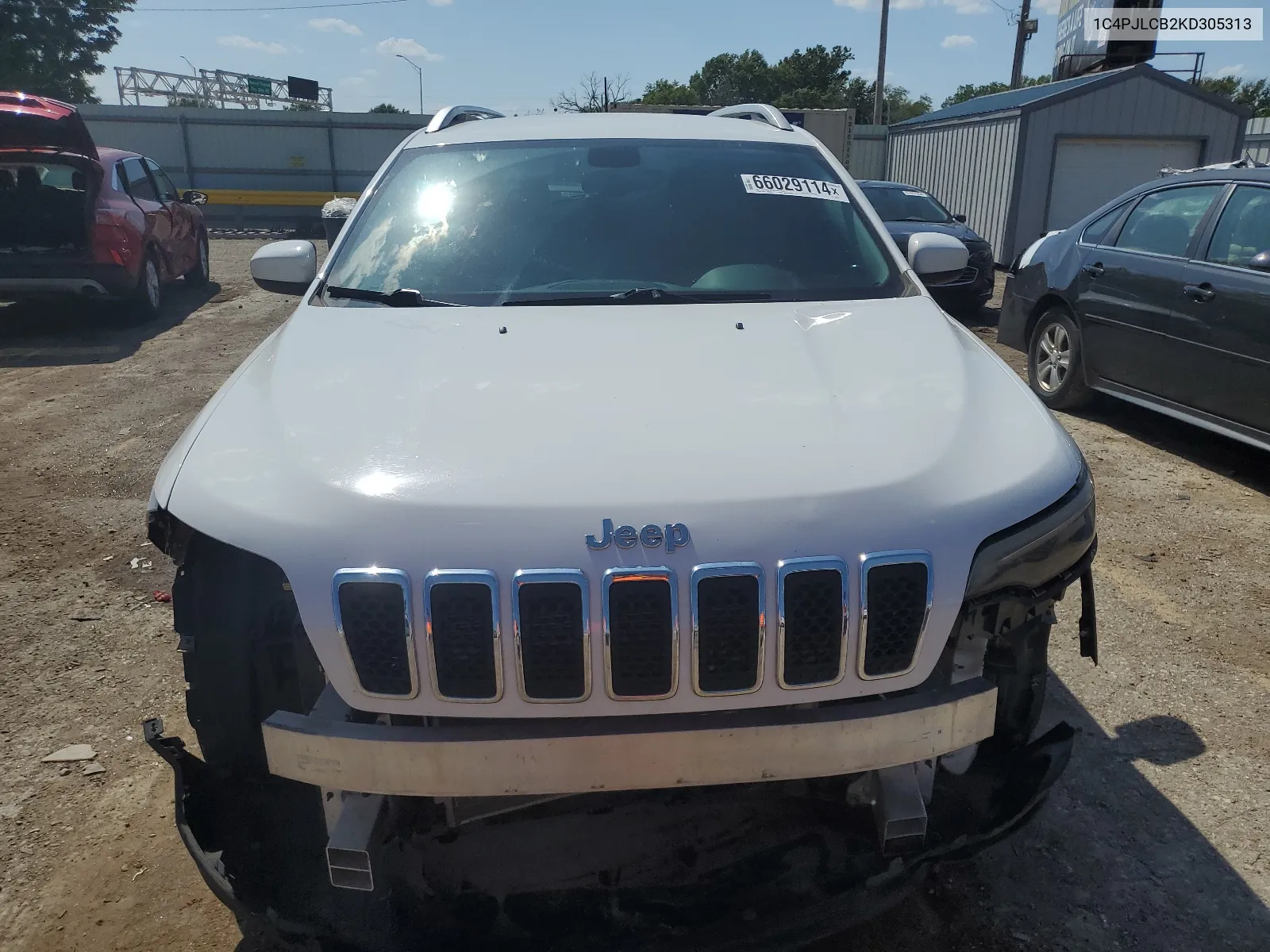 1C4PJLCB2KD305313 2019 Jeep Cherokee Latitude