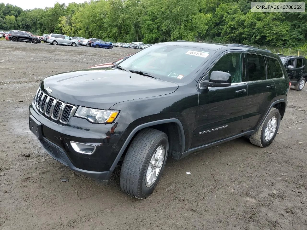 1C4RJFAG6KC700352 2019 Jeep Grand Cherokee Laredo