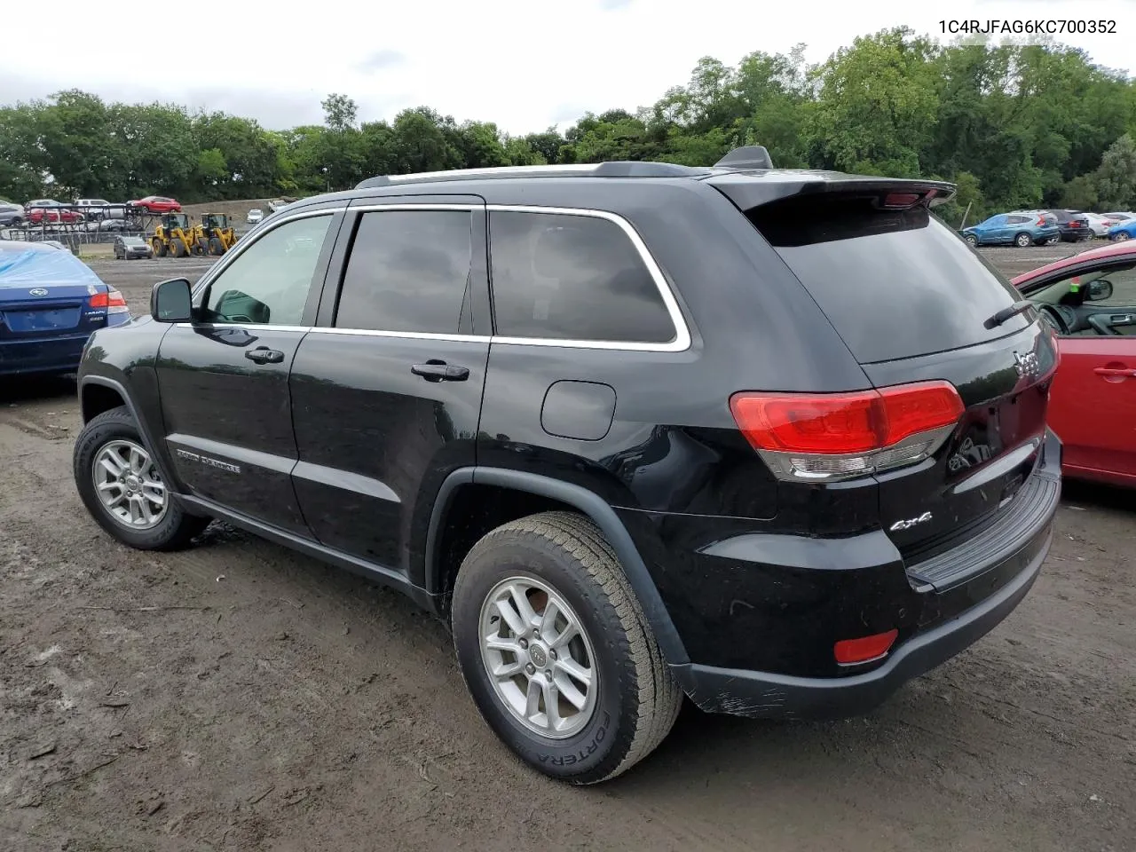 1C4RJFAG6KC700352 2019 Jeep Grand Cherokee Laredo