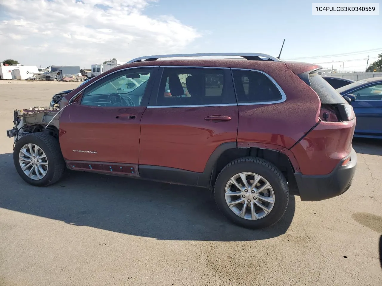 1C4PJLCB3KD340569 2019 Jeep Cherokee Latitude