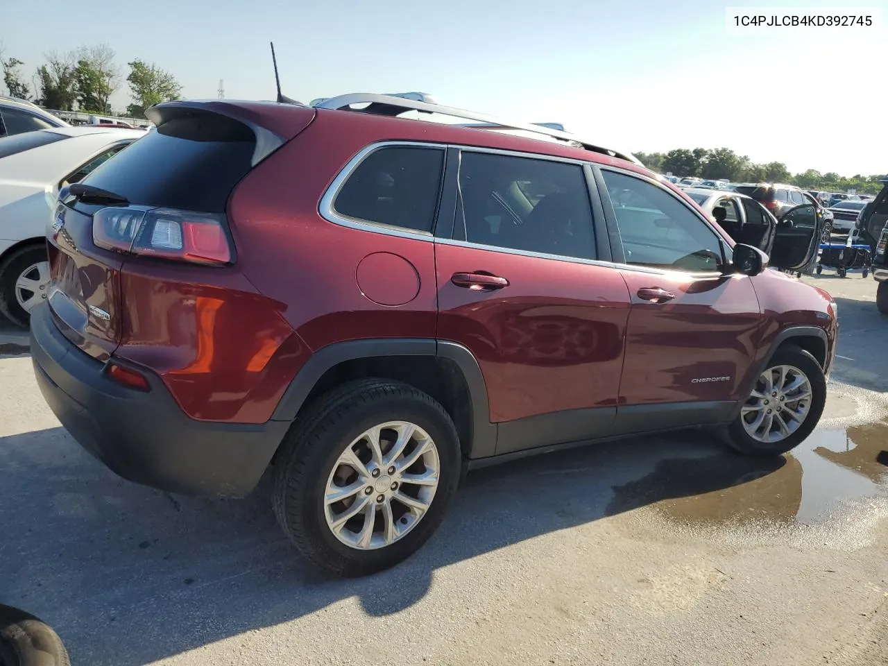 1C4PJLCB4KD392745 2019 Jeep Cherokee Latitude