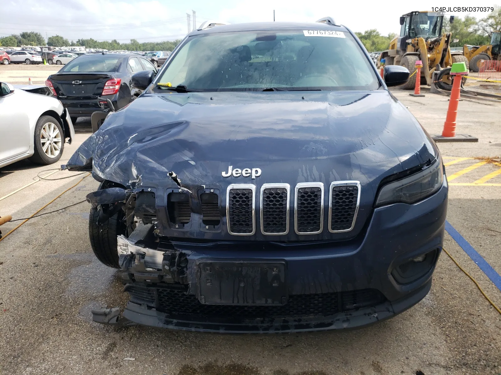 1C4PJLCB5KD370379 2019 Jeep Cherokee Latitude