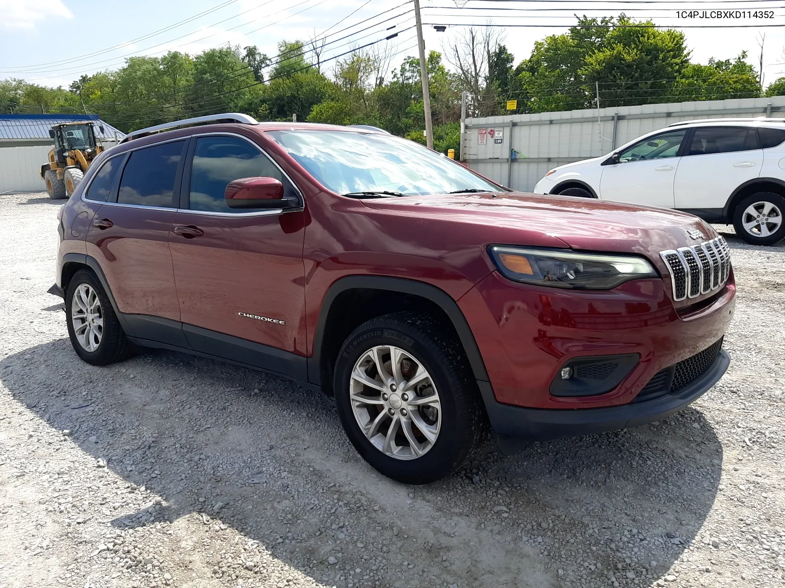 2019 Jeep Cherokee Latitude VIN: 1C4PJLCBXKD114352 Lot: 67785294