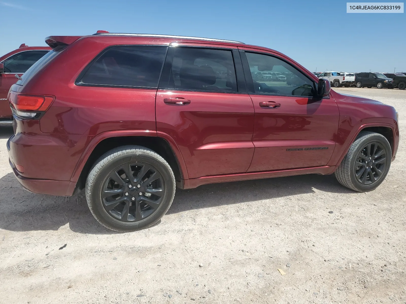 1C4RJEAG6KC833199 2019 Jeep Grand Cherokee Laredo