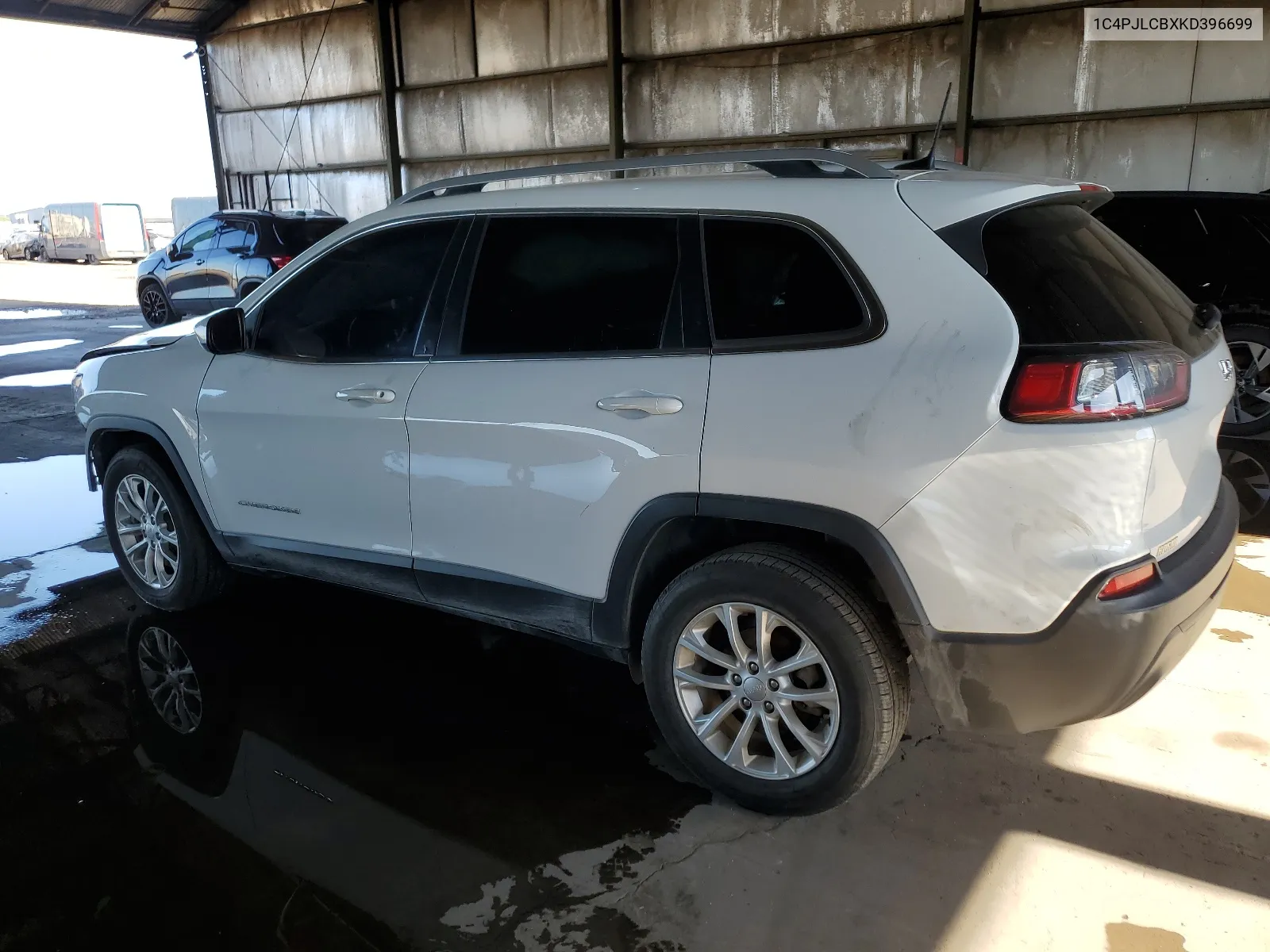 2019 Jeep Cherokee Latitude VIN: 1C4PJLCBXKD396699 Lot: 67917134