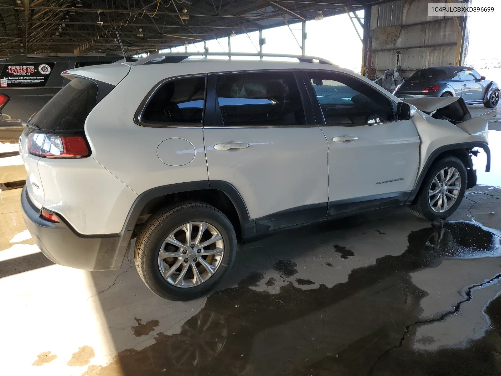 1C4PJLCBXKD396699 2019 Jeep Cherokee Latitude