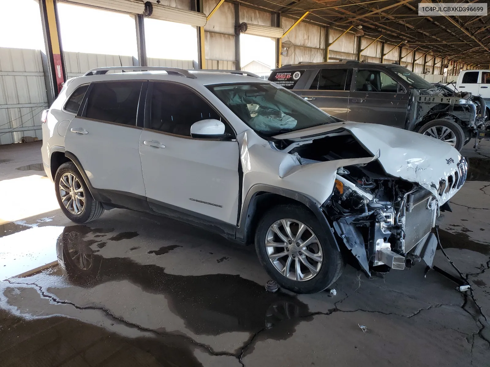 2019 Jeep Cherokee Latitude VIN: 1C4PJLCBXKD396699 Lot: 67917134