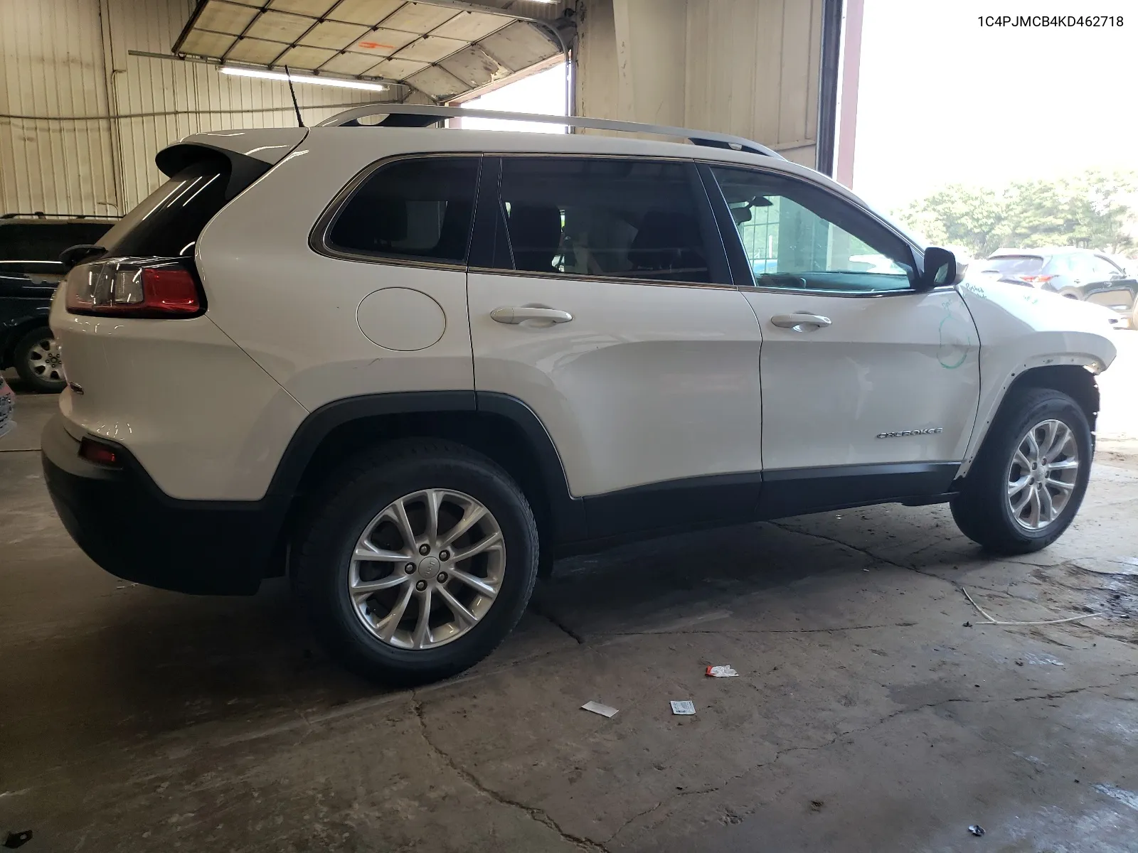 2019 Jeep Cherokee Latitude VIN: 1C4PJMCB4KD462718 Lot: 68063164