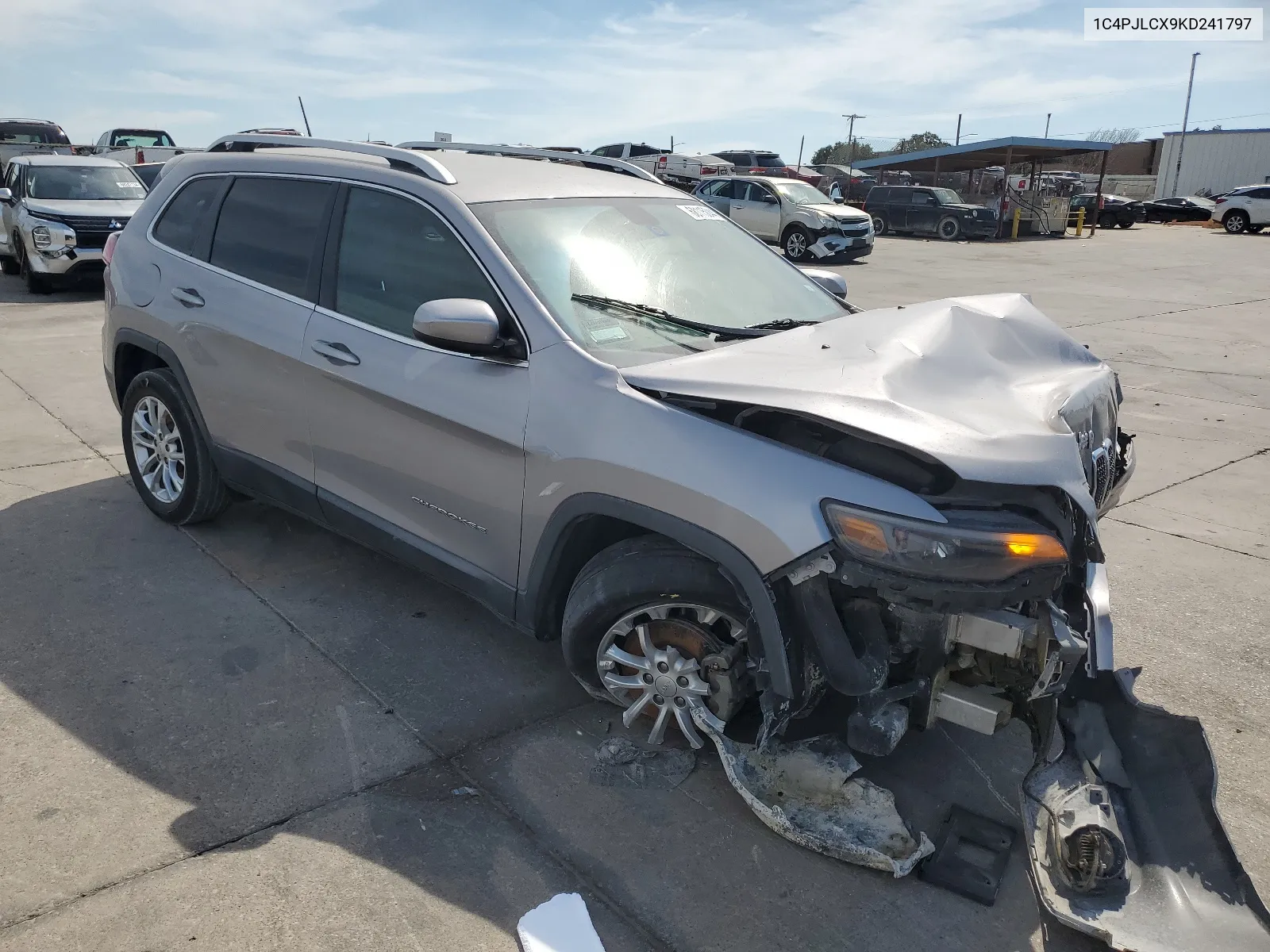 1C4PJLCX9KD241797 2019 Jeep Cherokee Latitude