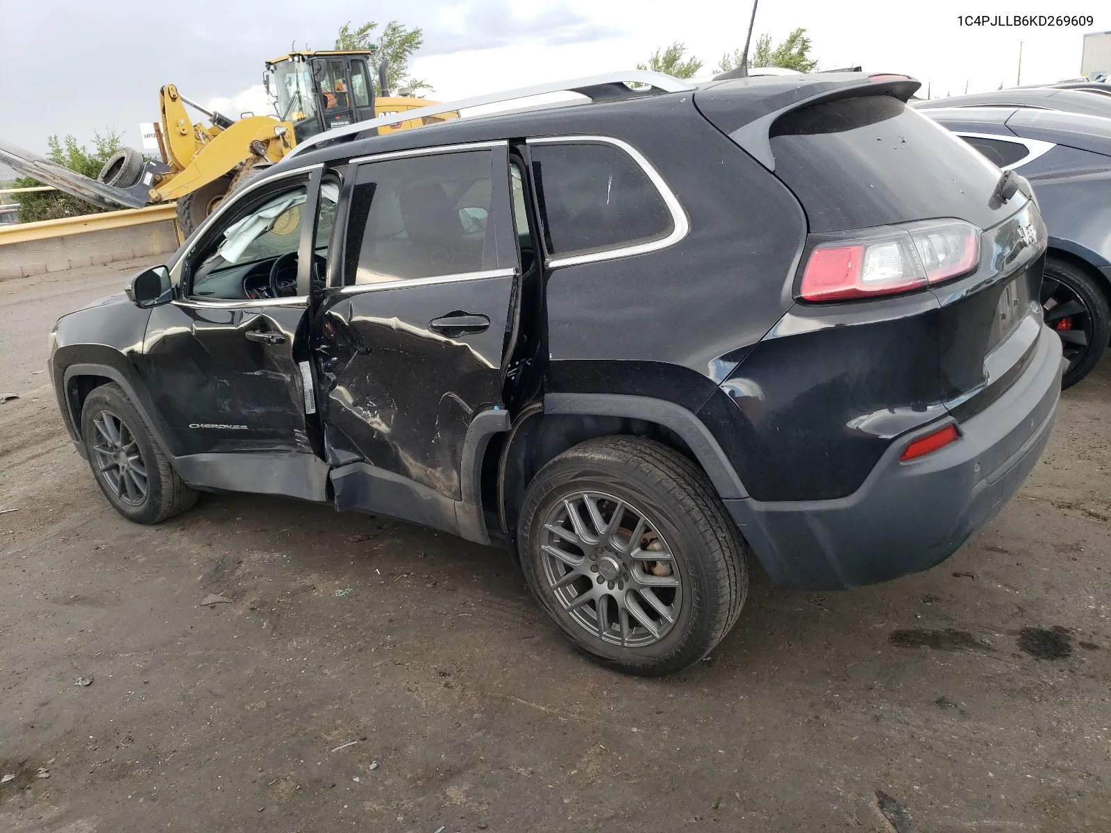 1C4PJLLB6KD269609 2019 Jeep Cherokee Latitude Plus