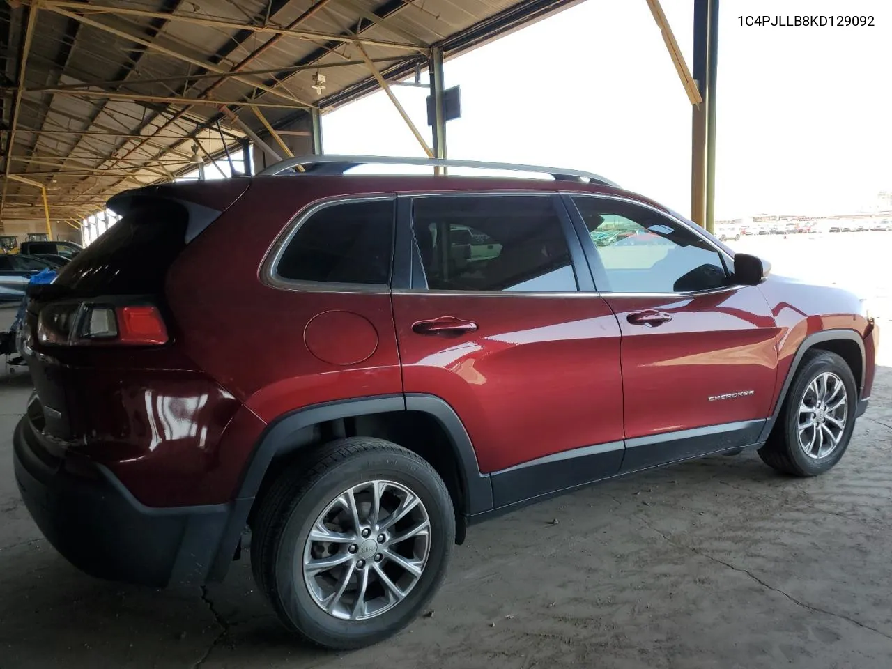 2019 Jeep Cherokee Latitude Plus VIN: 1C4PJLLB8KD129092 Lot: 68673594