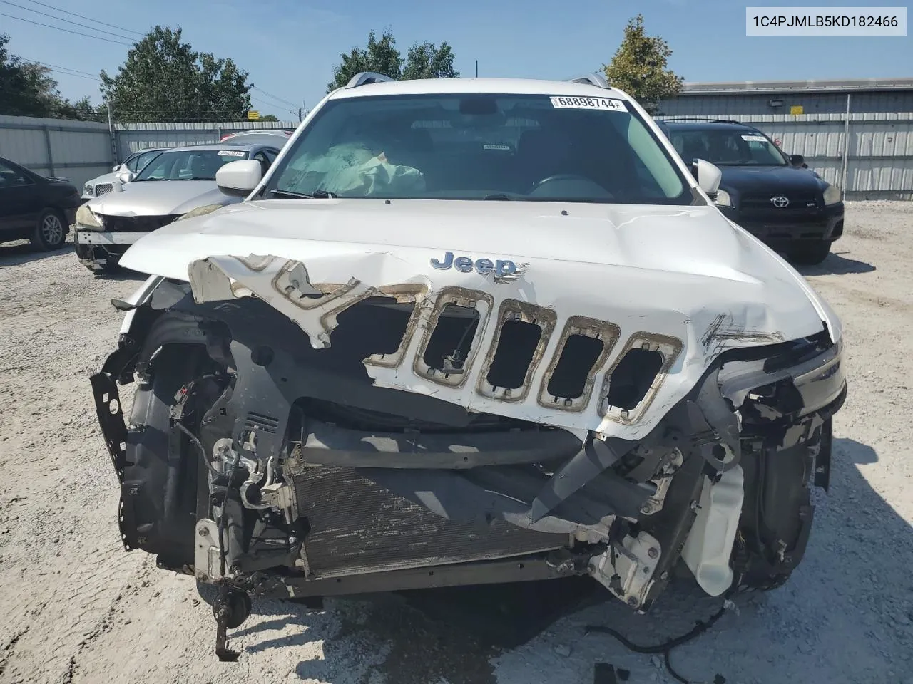 2019 Jeep Cherokee Latitude Plus VIN: 1C4PJMLB5KD182466 Lot: 68898744