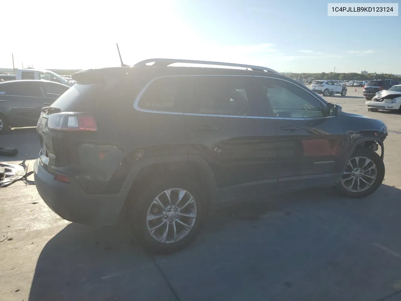 1C4PJLLB9KD123124 2019 Jeep Cherokee Latitude Plus