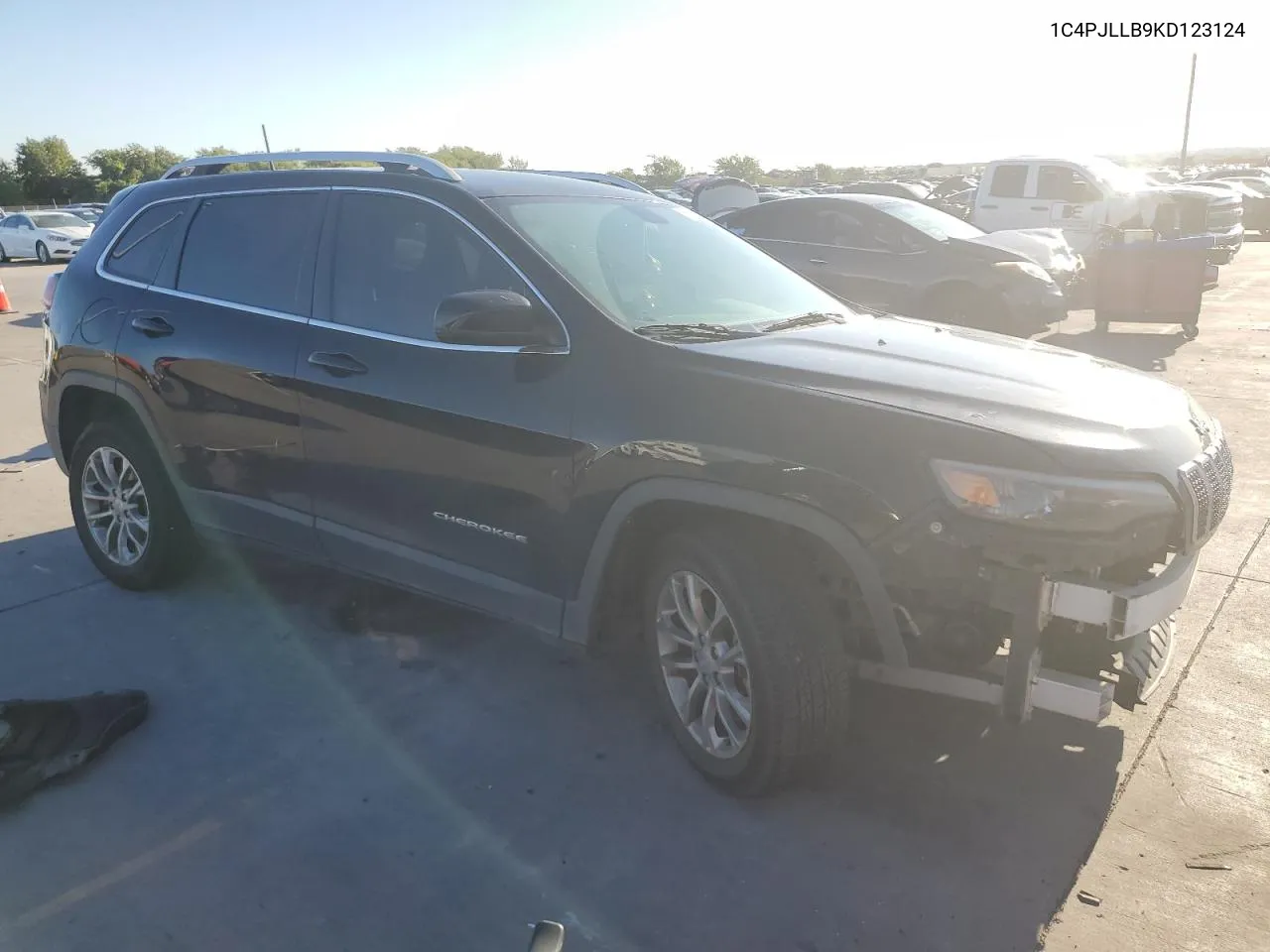 1C4PJLLB9KD123124 2019 Jeep Cherokee Latitude Plus