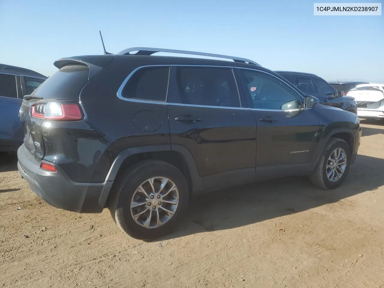 1C4PJMLN2KD238907 2019 Jeep Cherokee Latitude Plus