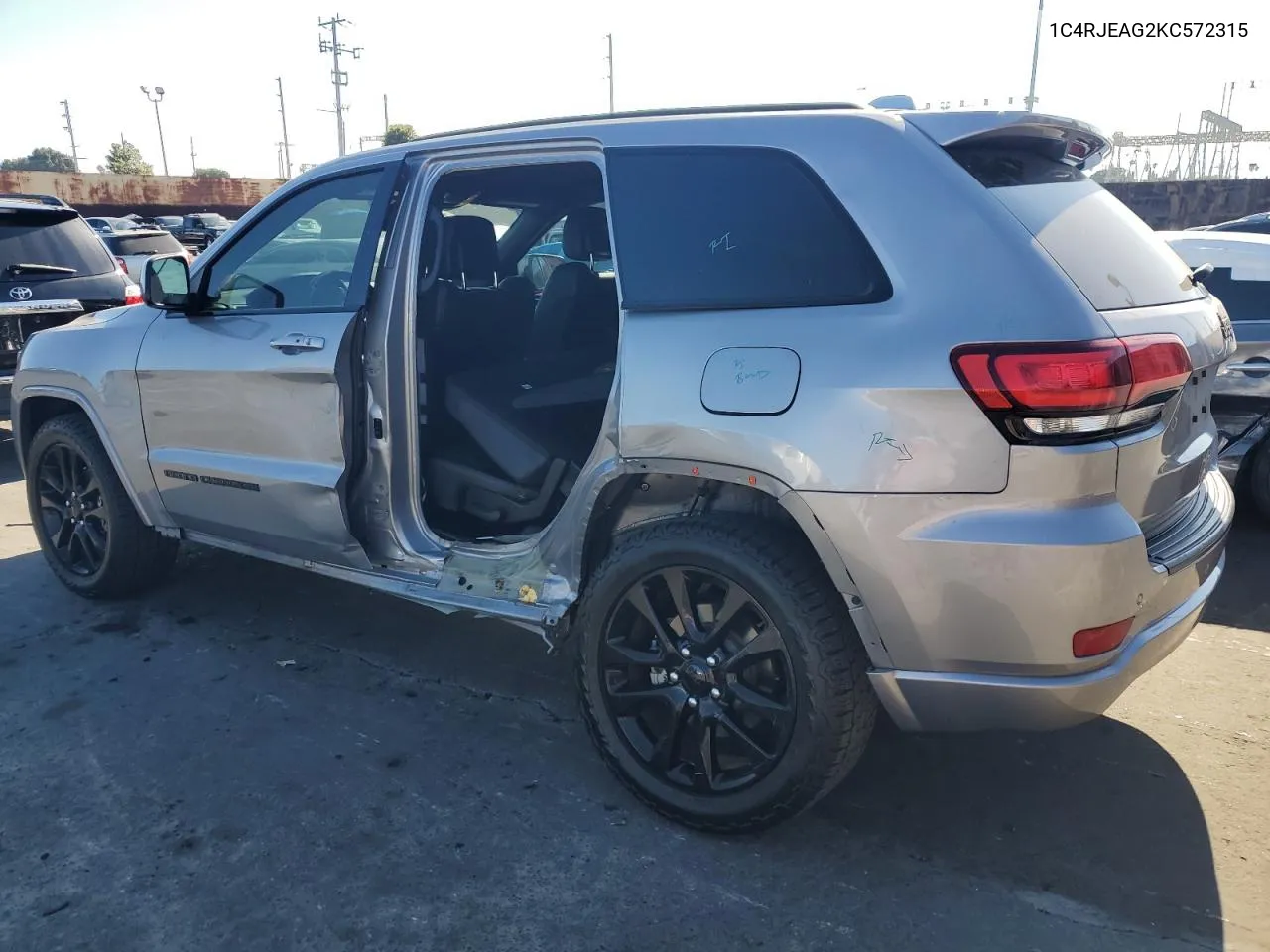 1C4RJEAG2KC572315 2019 Jeep Grand Cherokee Laredo