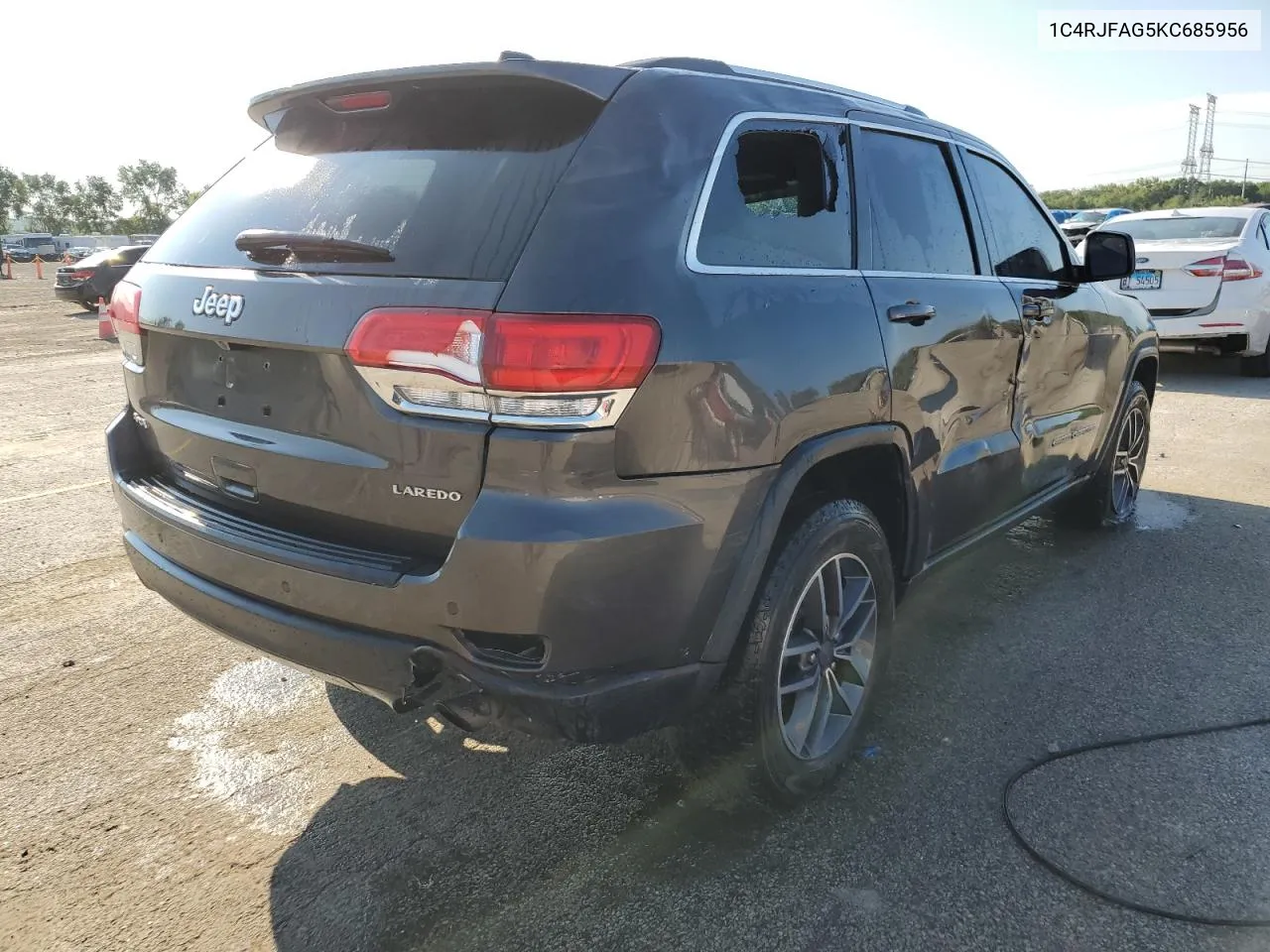 1C4RJFAG5KC685956 2019 Jeep Grand Cherokee Laredo