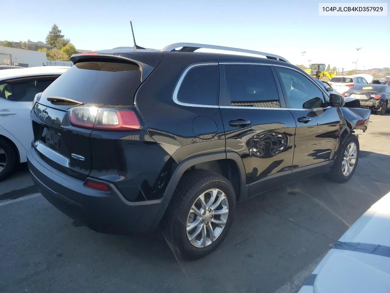 1C4PJLCB4KD357929 2019 Jeep Cherokee Latitude