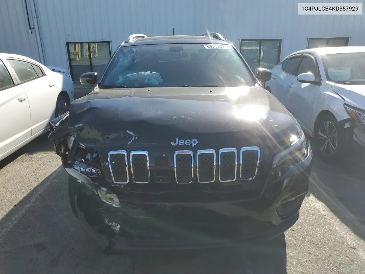 2019 Jeep Cherokee Latitude VIN: 1C4PJLCB4KD357929 Lot: 69713004