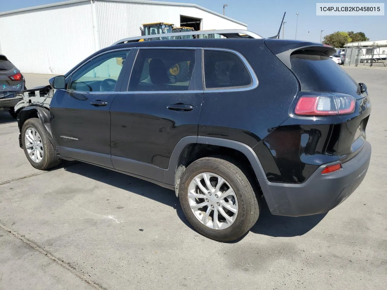 1C4PJLCB2KD458015 2019 Jeep Cherokee Latitude