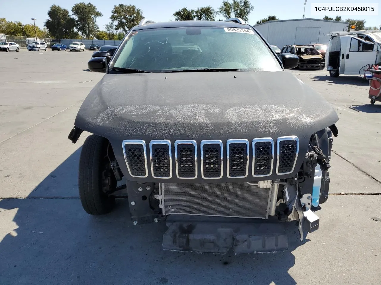 1C4PJLCB2KD458015 2019 Jeep Cherokee Latitude