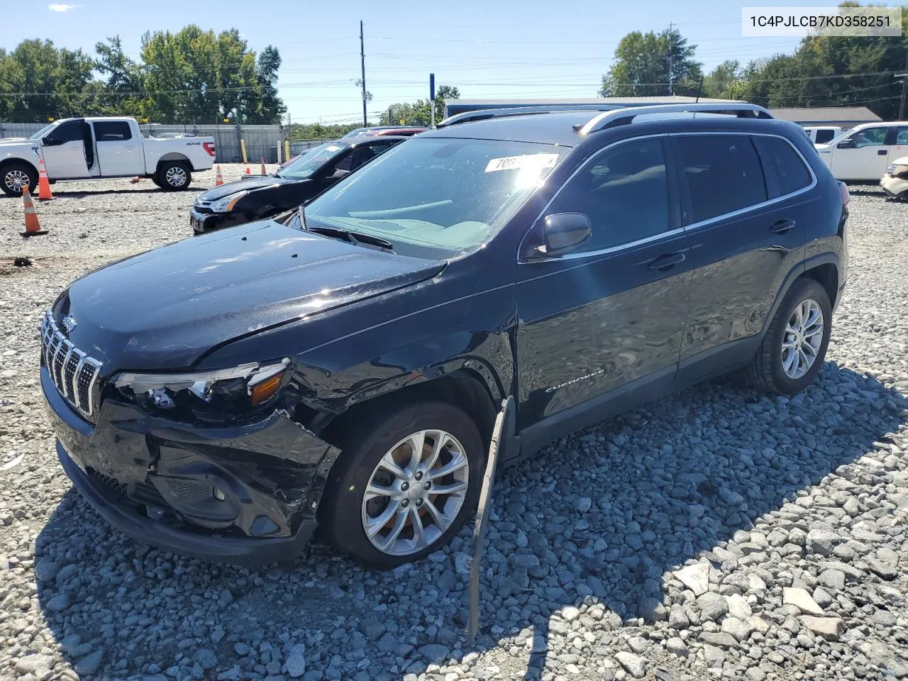 1C4PJLCB7KD358251 2019 Jeep Cherokee Latitude