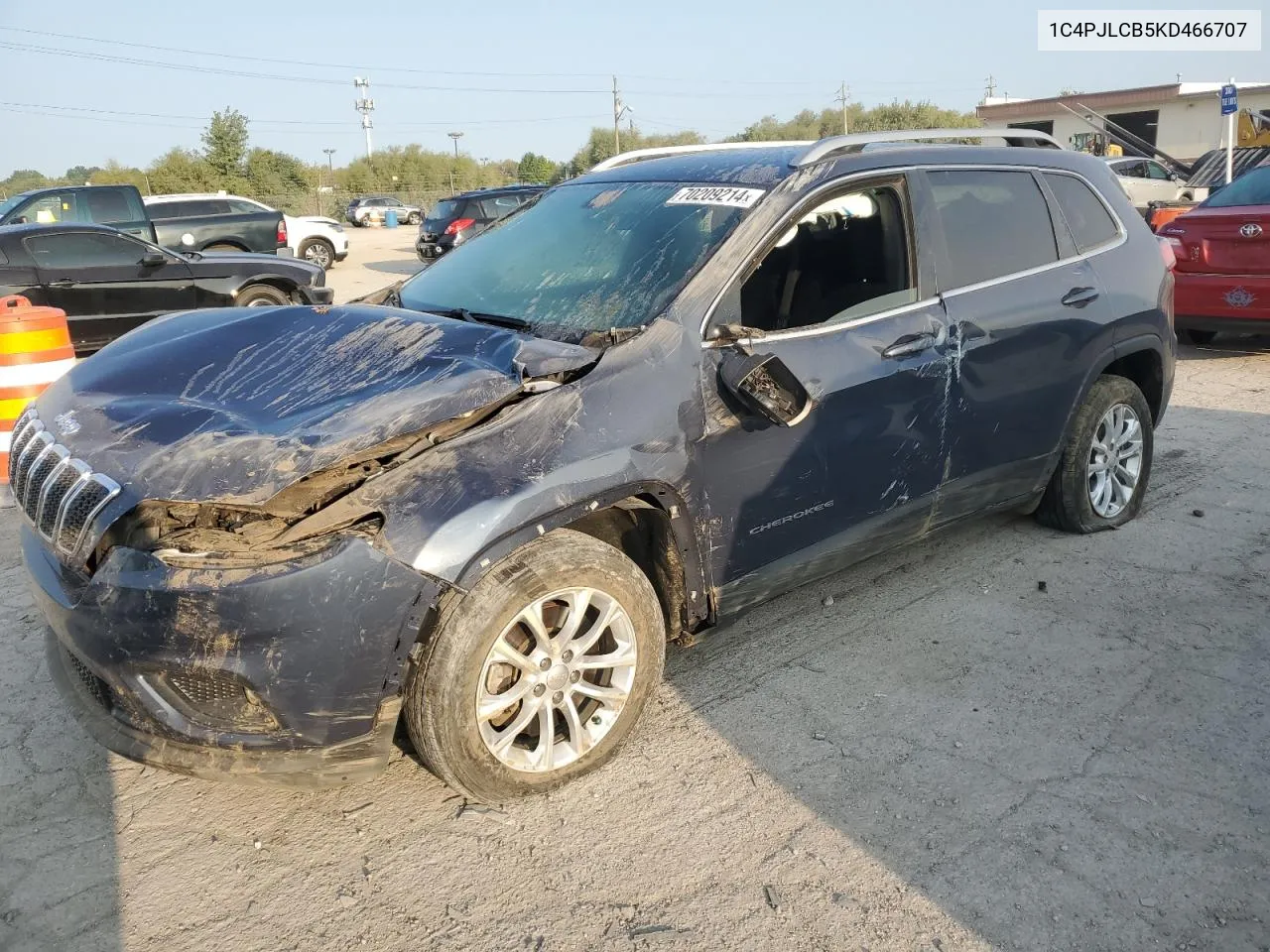 2019 Jeep Cherokee Latitude VIN: 1C4PJLCB5KD466707 Lot: 70209214