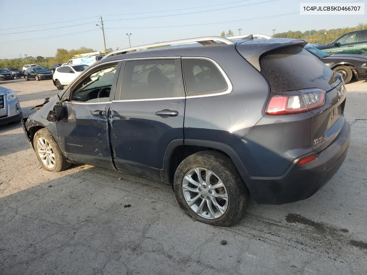 1C4PJLCB5KD466707 2019 Jeep Cherokee Latitude