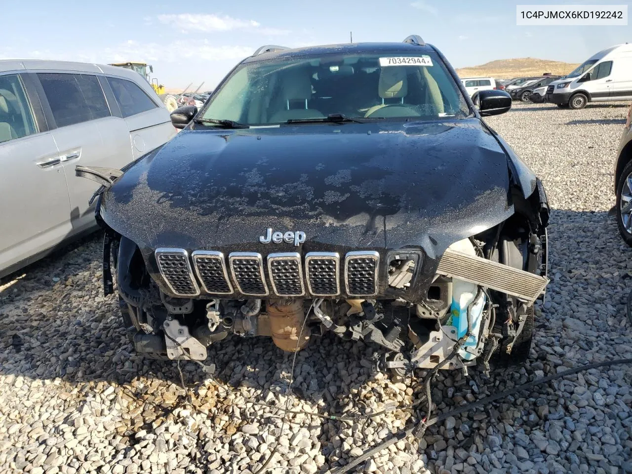 2019 Jeep Cherokee Latitude VIN: 1C4PJMCX6KD192242 Lot: 70342944